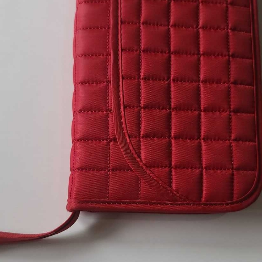 Lug wallet with elestic strap